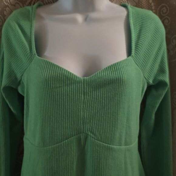 New Ingrid + Isabel Women's Size M Green‎ Empire Waist Long Sleeve Top - Picture 2 of 9